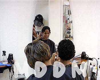 BW07HAIRDRESSER02