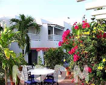 JB02COURTYARD010