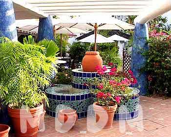 JB02COURTYARD013