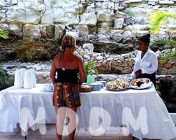 MB09DINING001